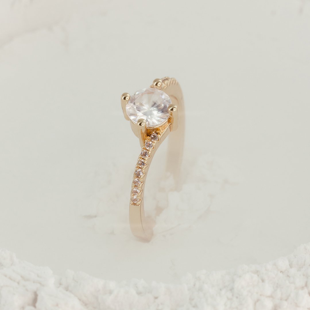 ANILLO SOLITARIO REDONDO CRUZADO
