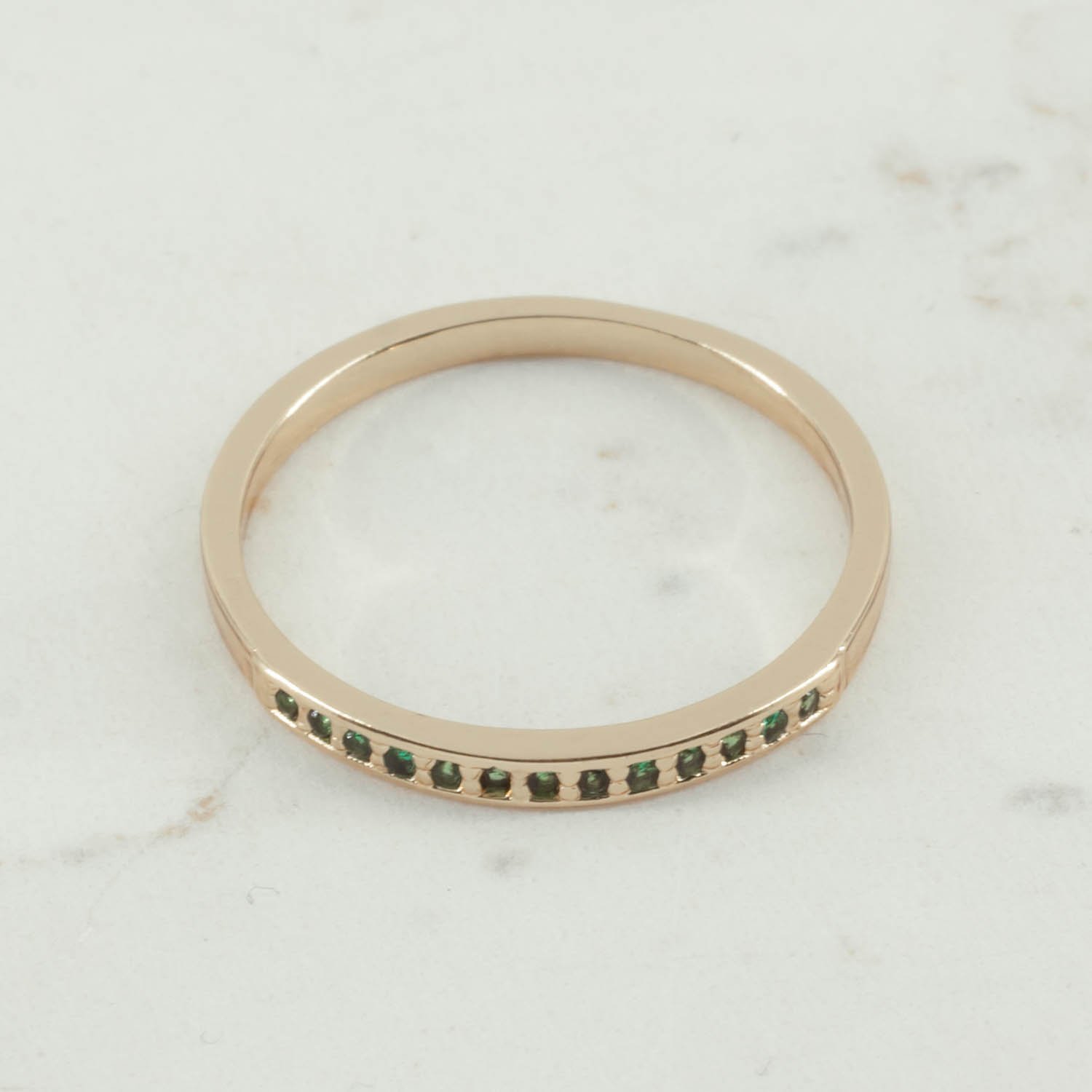 ANILLO LINEA CIRCONES ESMERALDA